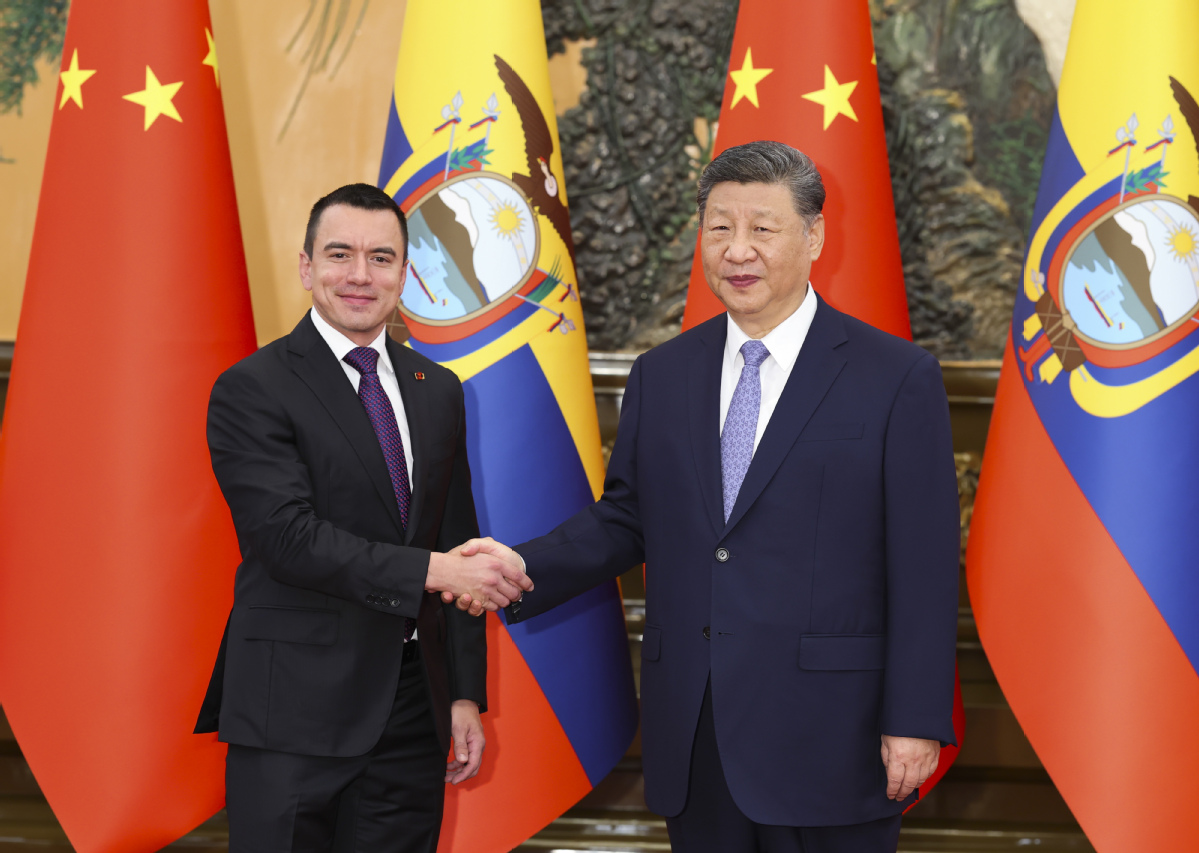 Xi meets Ecuadorian president