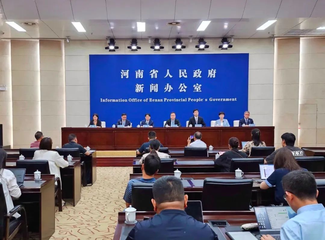 省政府国资委党委委员、副主任李海峰出席河南省加快数字化转型推动制造业高质量发展新闻发布会