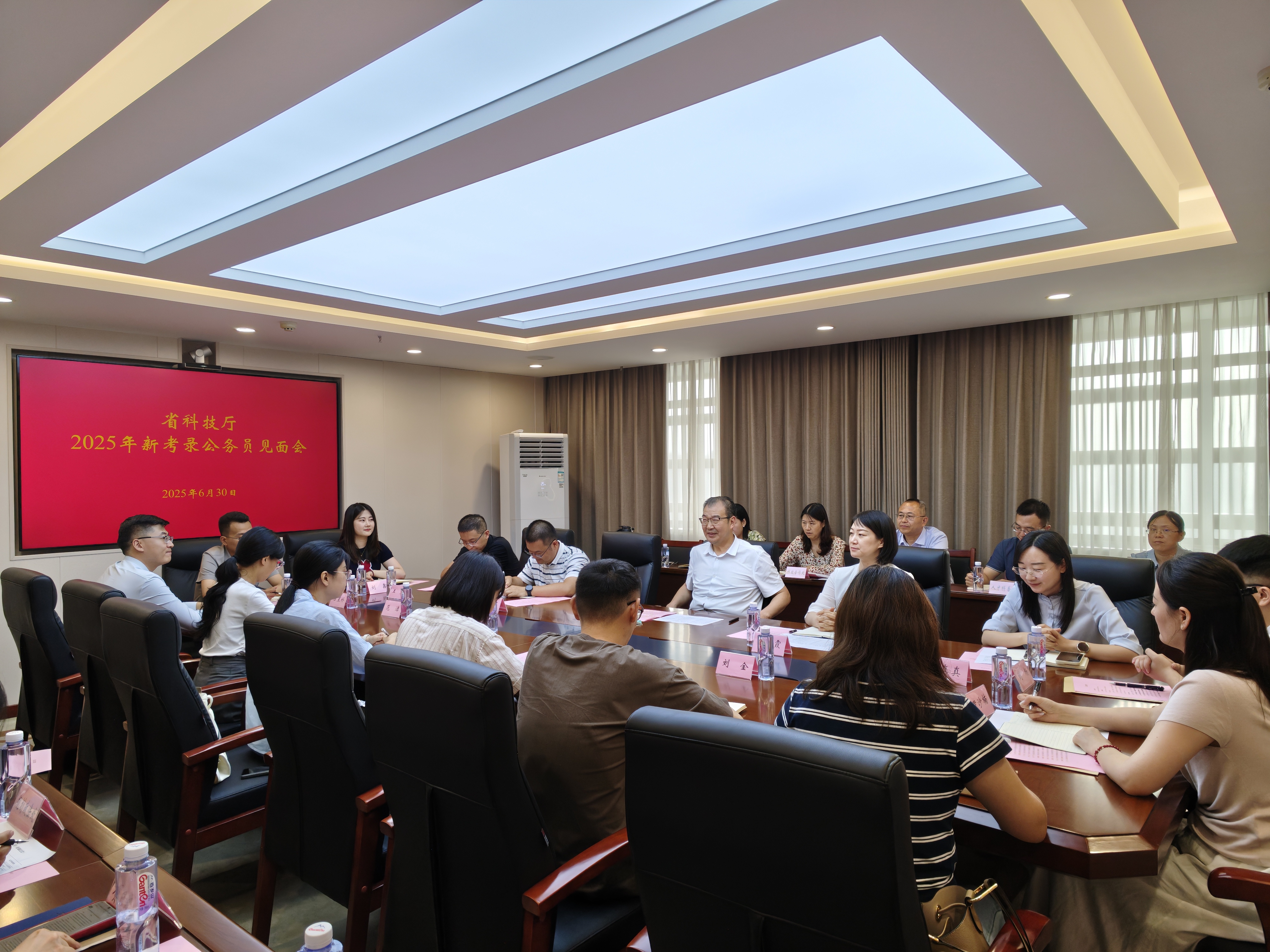 省科技厅召开新考录公务员见面会