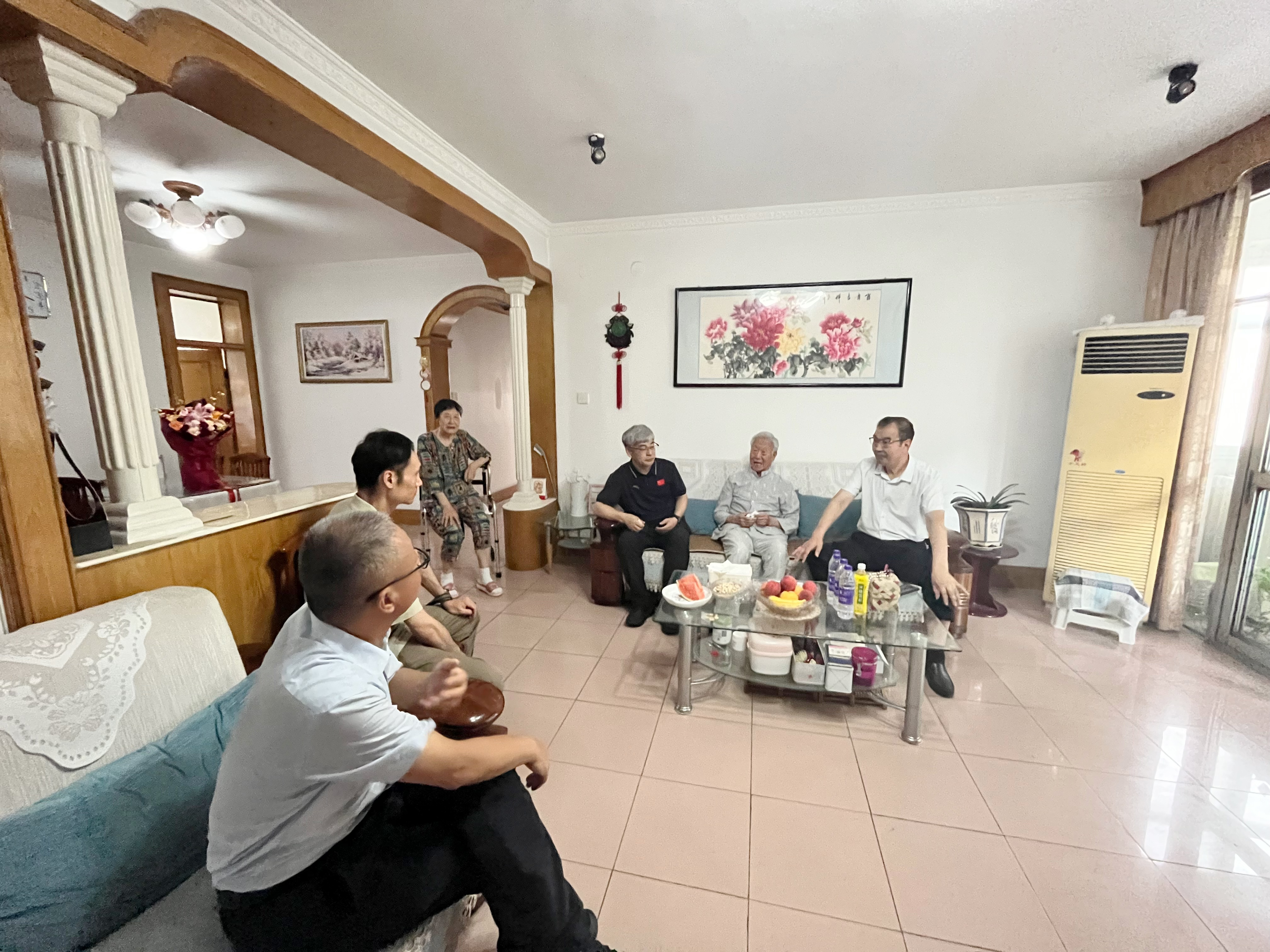 省科技厅开展迎“七一”退休老党员走访慰问活动