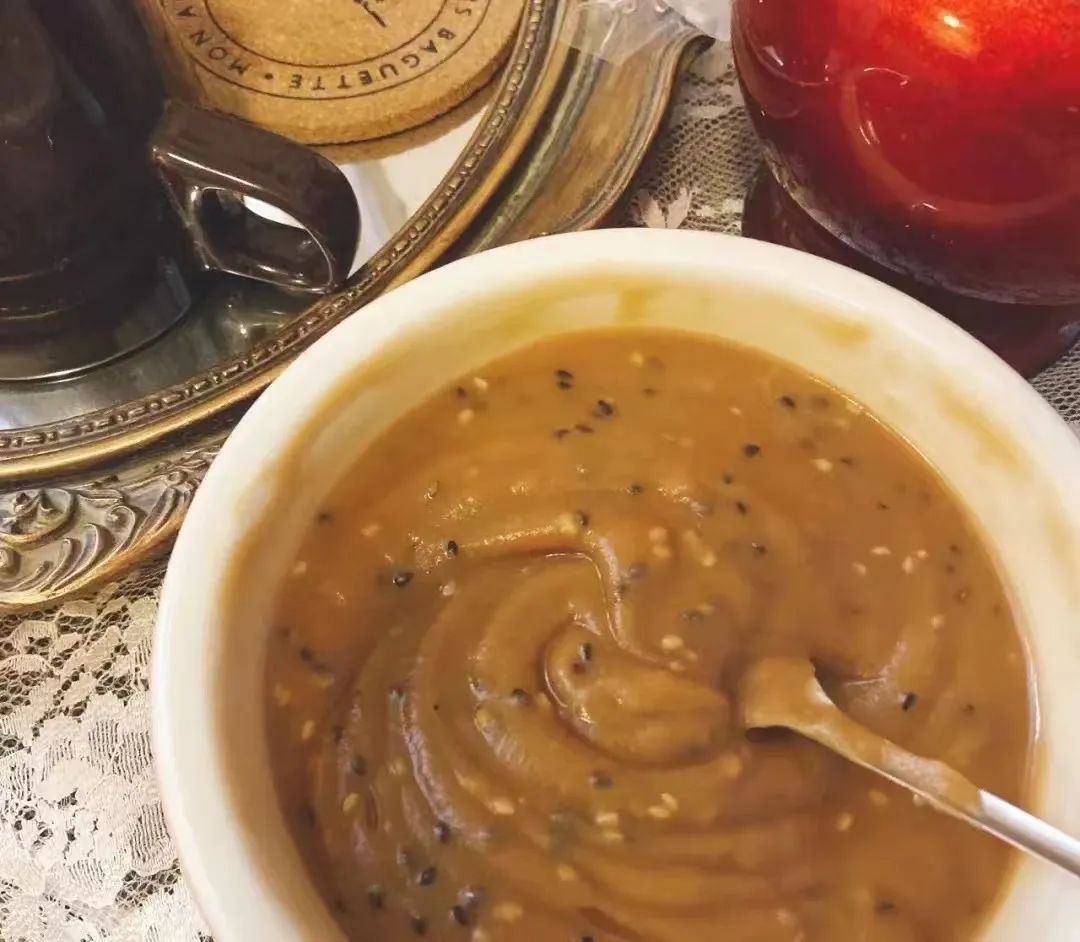 焦作晨雾中捧起武陟油茶