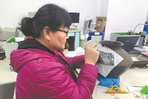 Bone technician coaxes secrets from relics