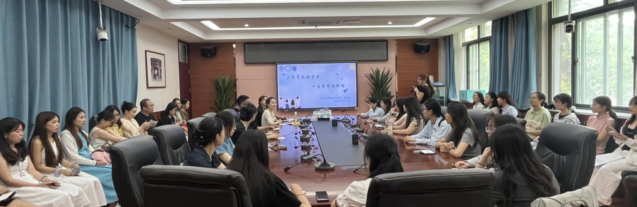 河南大学外语学院研究生第二党支部召开“三年党徽映岁月，一生誓言向新程”主题党日活动暨毕业生党员欢送会