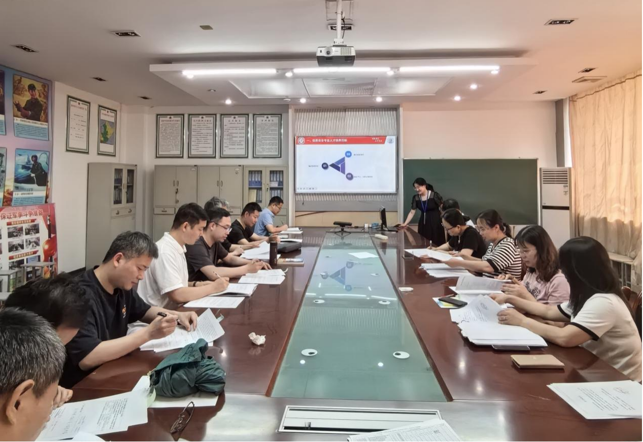 河南大学计算机与信息工程学院信息安全系党支部开展“党建引领信息安全前行，专业竞赛激发创新活力”主题党日活动
