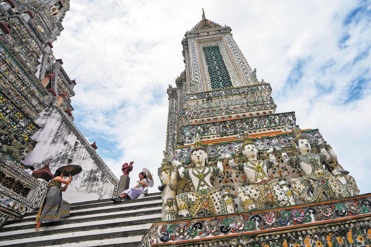 Adventurous souls take flight with weekend international travel