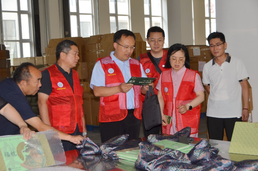 南阳师范学院生命科学学院博士服务团赴卧龙艾草产业园开展 “劳模工匠助企行”活动