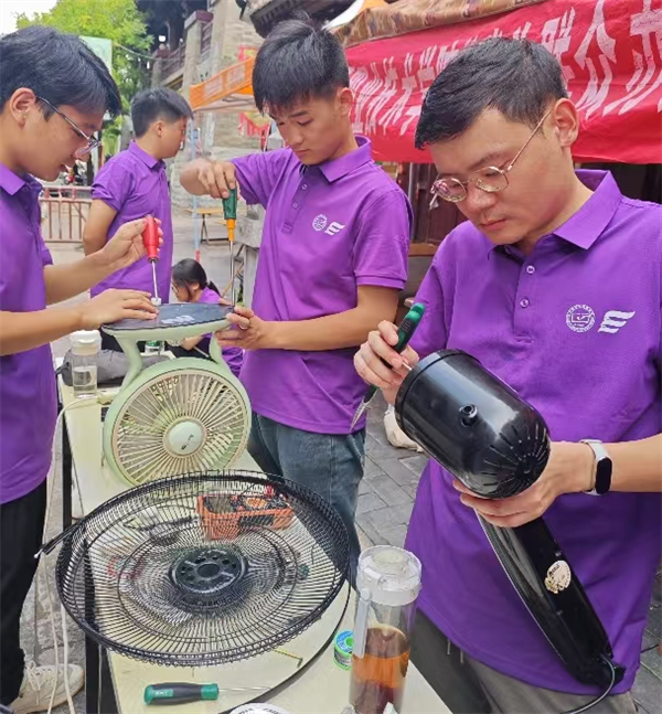 许昌职业技术学院机电与汽车工程学院学生党支部开展暑期三下乡活动——“技能赋能暖民心，红色基因育忠魂”