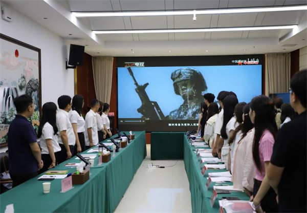 河南经贸职业学院金融学院：以“十个一”离校教育铸牢毕业生党员信仰之基