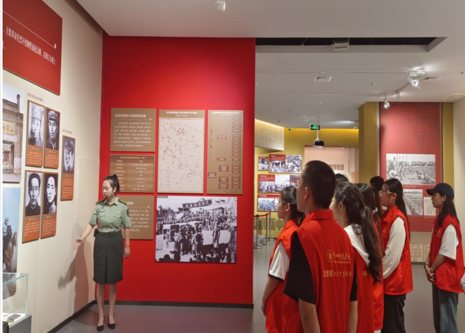 周口师范学院文学院学生第四党支部开展“铭记历史 缅怀先烈”主题党日活动暨红色研学活动
