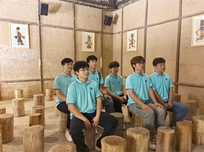 河南职业技术学院智能制造学院学生党支部开展“寻愚公 扬革命”红色实践