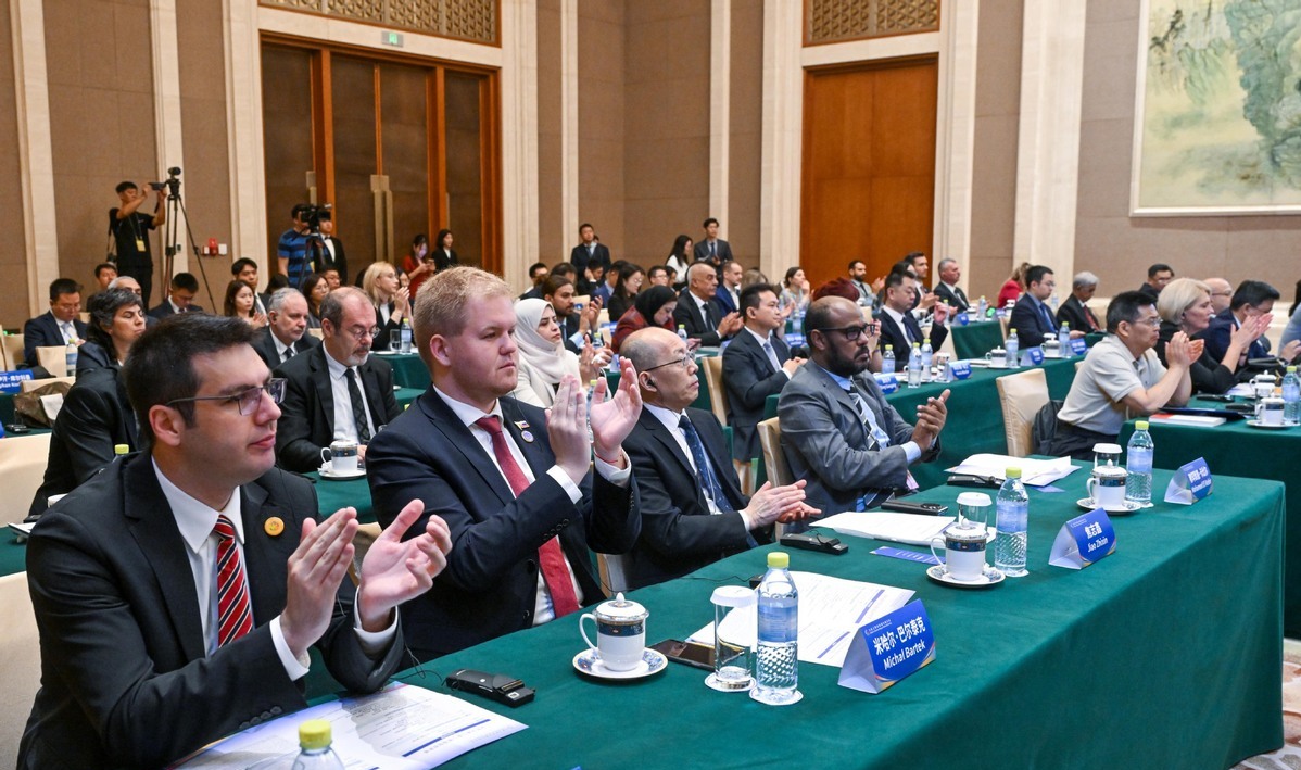 Intl experts hail China's commitment to dialogue