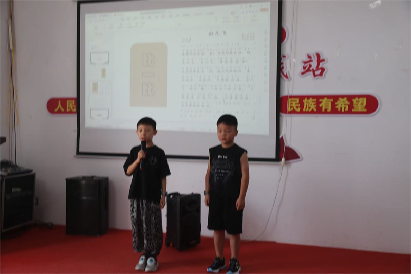 音乐润童心 奏响社区爱国音 ——文学院学生第四党支部暑期志愿者服务社区实践活动