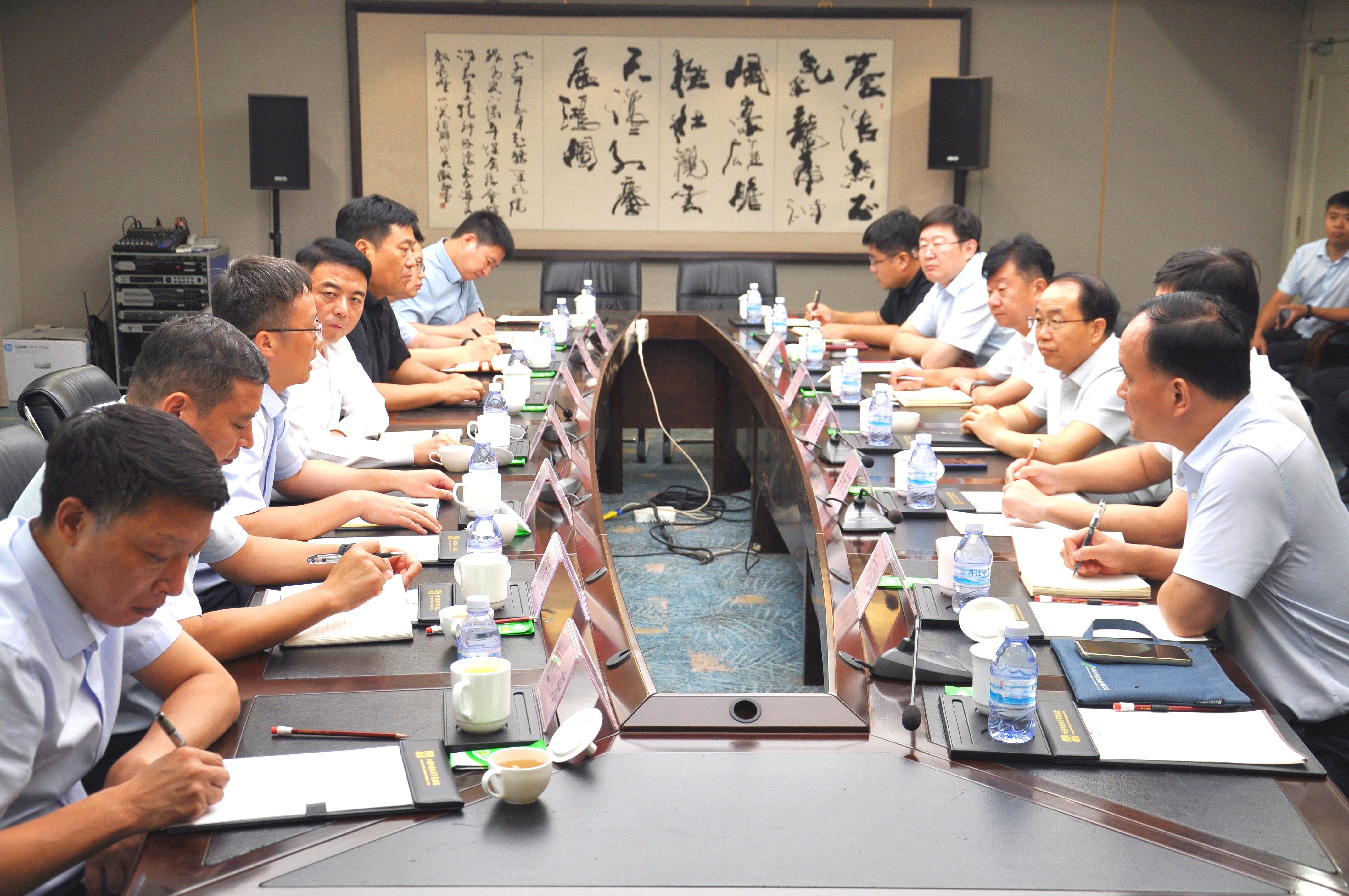 发挥协同优势 加速“出海”共赢 平煤神马集团党委书记、董事长李毛与河南国际集团领导举行会谈