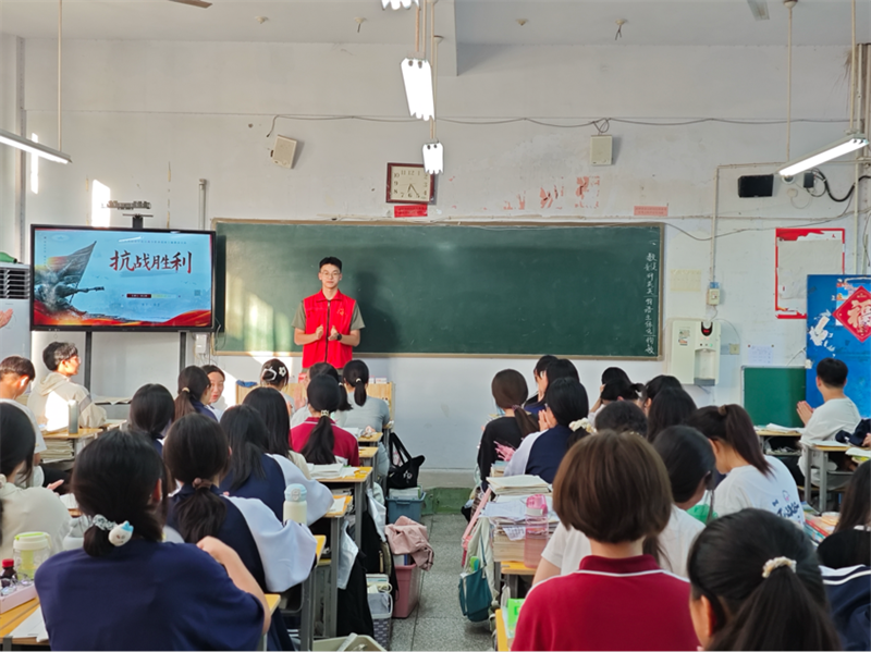 党建引领风帆正，思政课堂绽芳华：黄河科技学院临床医学科教中心学生第一党支部的暑期“实践育人”答卷