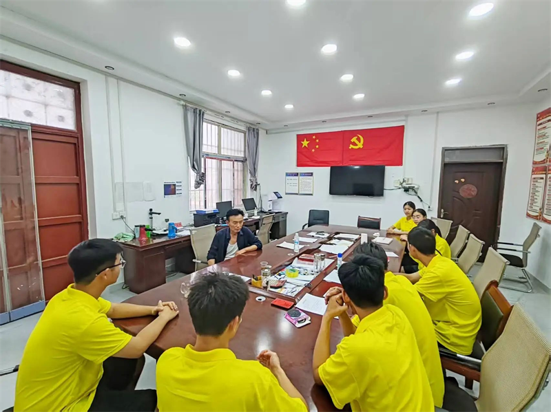 党建引领风帆正，思政课堂绽芳华：黄河科技学院临床医学科教中心学生第一党支部的暑期“实践育人”答卷
