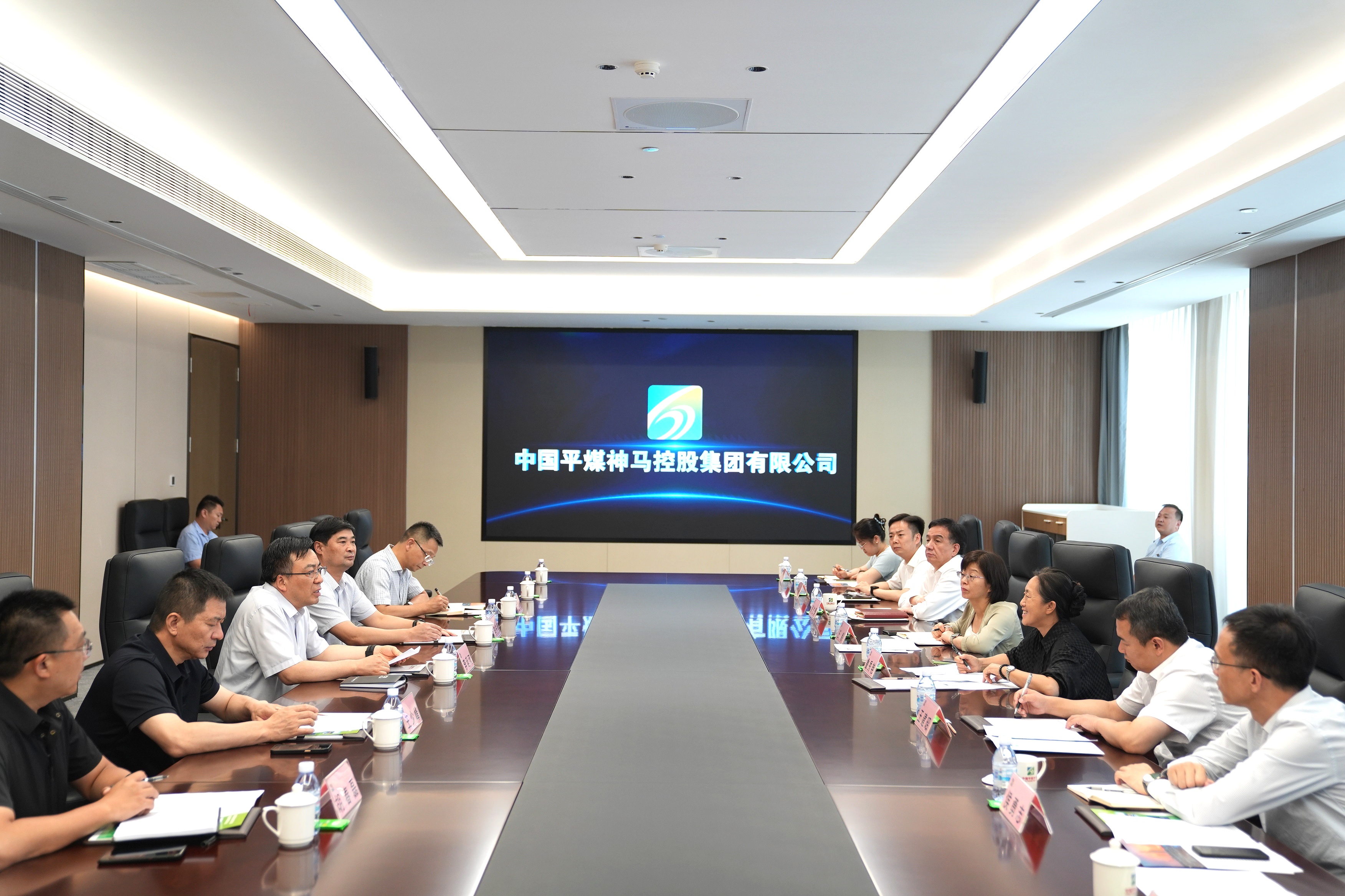 携手并进 共绘蓝图 平煤神马集团总经理李延河会见建信投资及建设银行客人