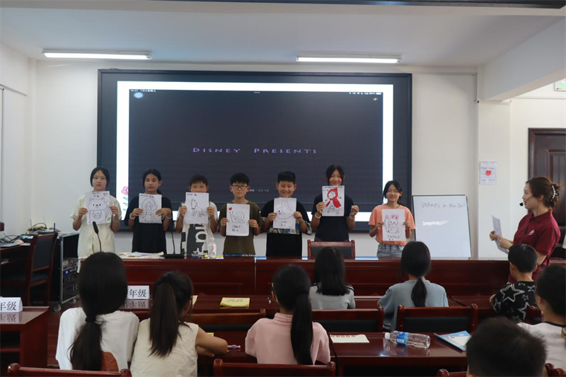 河南大学外语学院研究生第二党支部薪火征途实践队赴嵩县黄庄乡助力乡村振兴