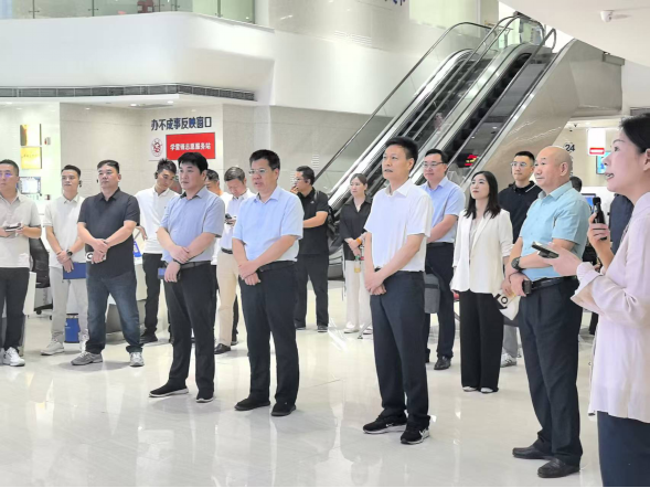 省侨联率侨企代表考察省涉外法律服务中心