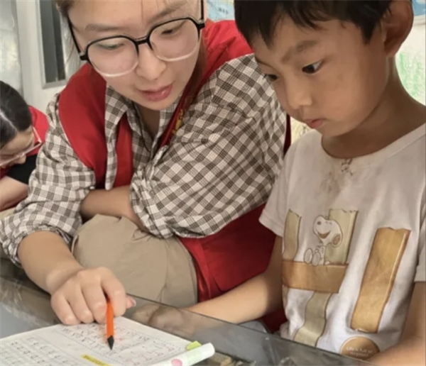 黄河科技学院商学部：党建领航凝合力，团建聚力助振兴
