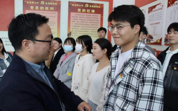 黄河科技学院商学部陈禹名：优秀榜样在身边  创先争优永向前