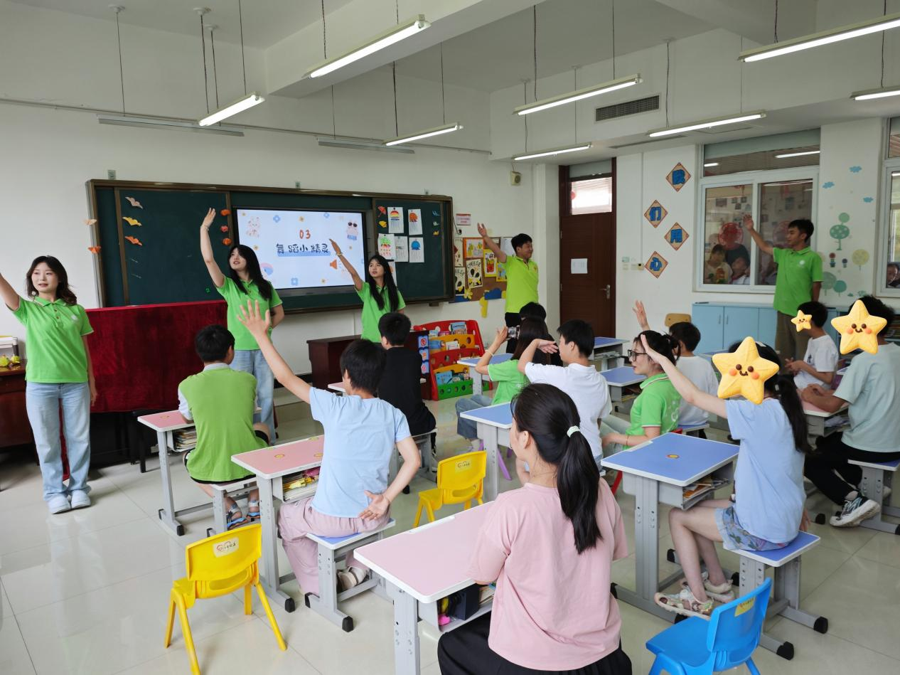 传承红色基因，践行青春使命——传媒学院学生第二党支部“青春向党 共庆华诞”志愿活动