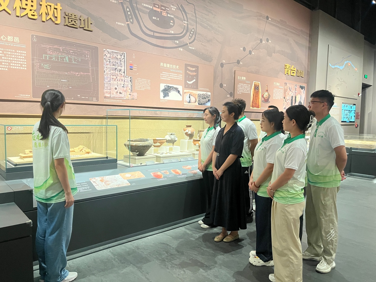 河南应用技术职业学院本科部党总支开展“牢记嘱托践使命 行走中原看巨变”主题思政教育实践活动