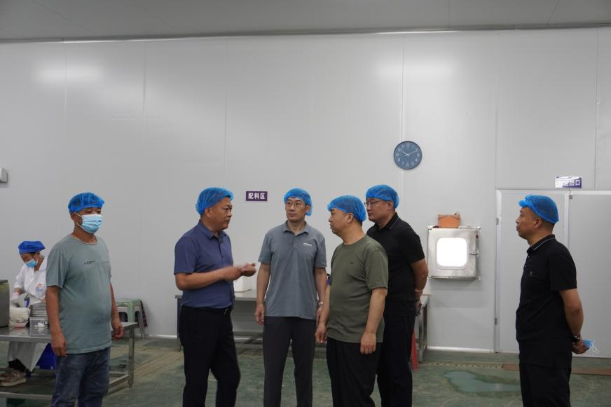 省应急管理厅赴开封市兴隆乡李大河村开展“夏日送清凉”走访慰问活动