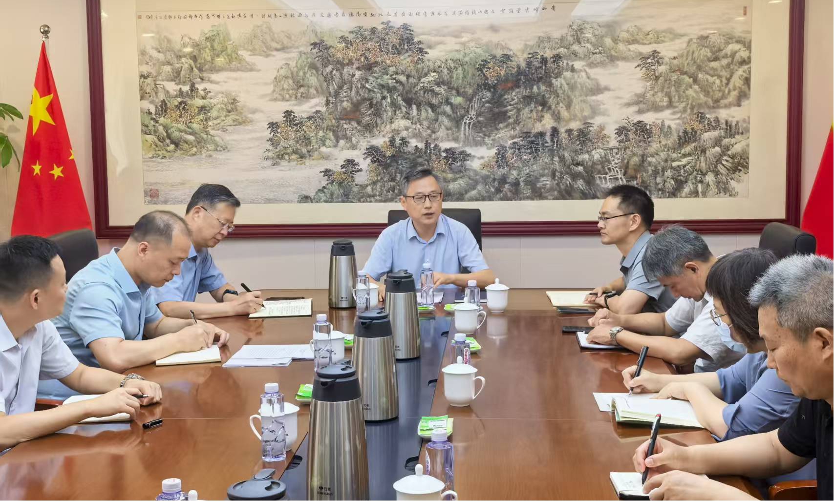 省科技厅党组成员、副厅长徐彬讲授深入贯彻中央八项规定精神专题党课