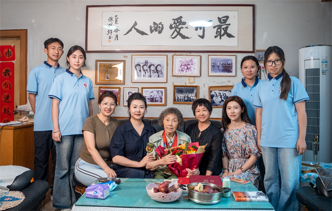 河南应用技术职业学院本科部党总支开展“聆听榜样故事，传承红色薪火”主题教育实践活动