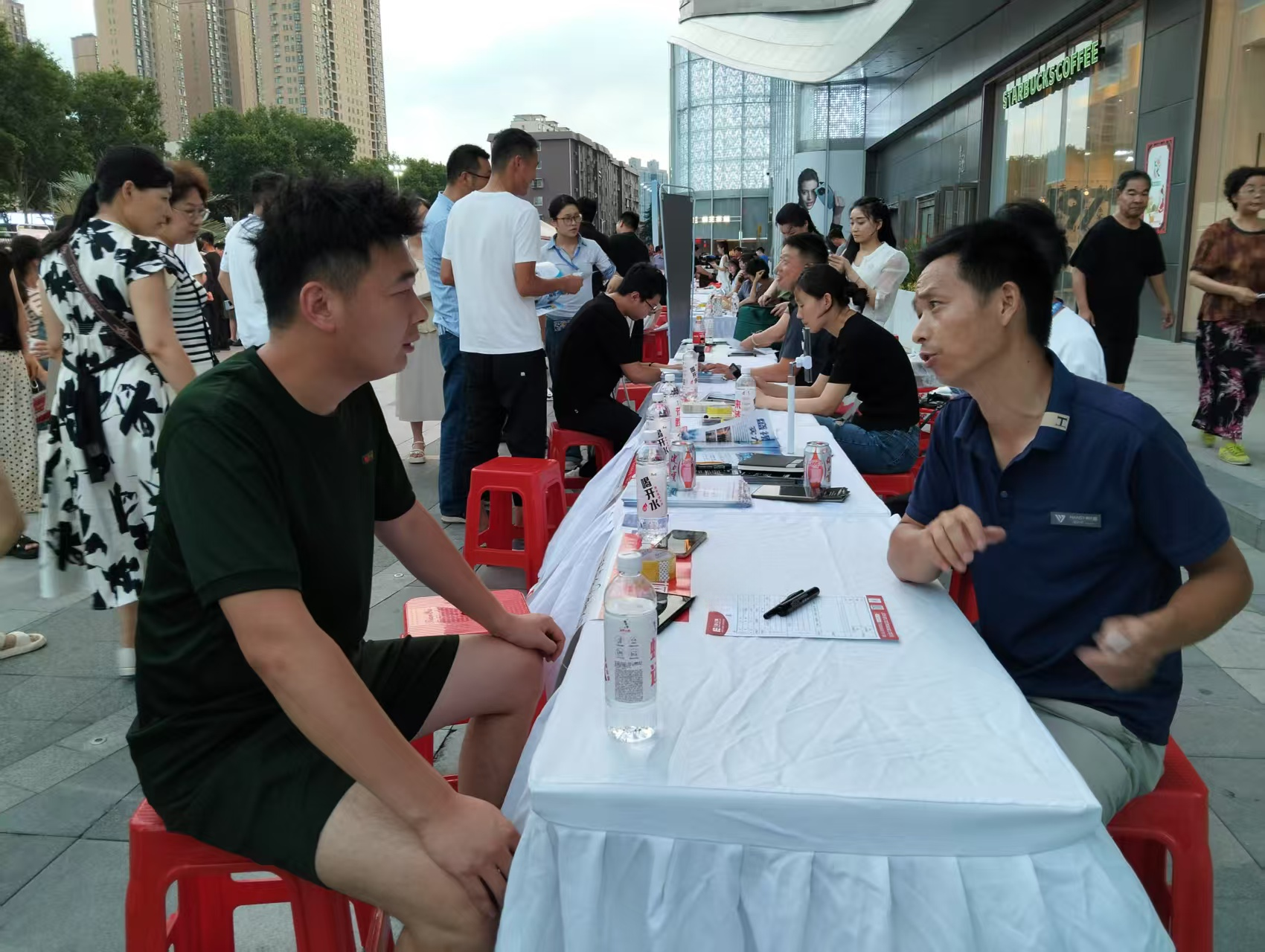 南阳：“退役军人+人才招聘”遇见夜市烟火
