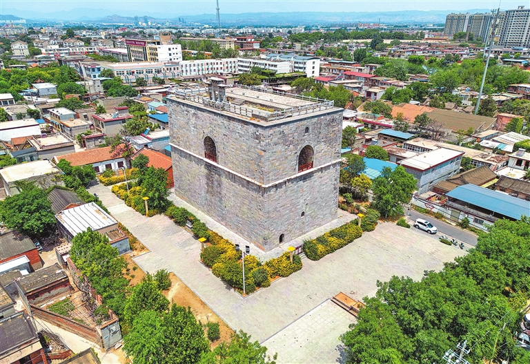 了不起的古建筑丨卫辉望京楼：国内最大石构无梁殿建筑