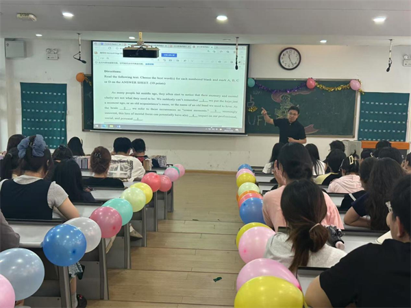 郑州升达经贸管理学院外国语学院开展“外语补给，助力研途”留校考研学生暖心关怀活动