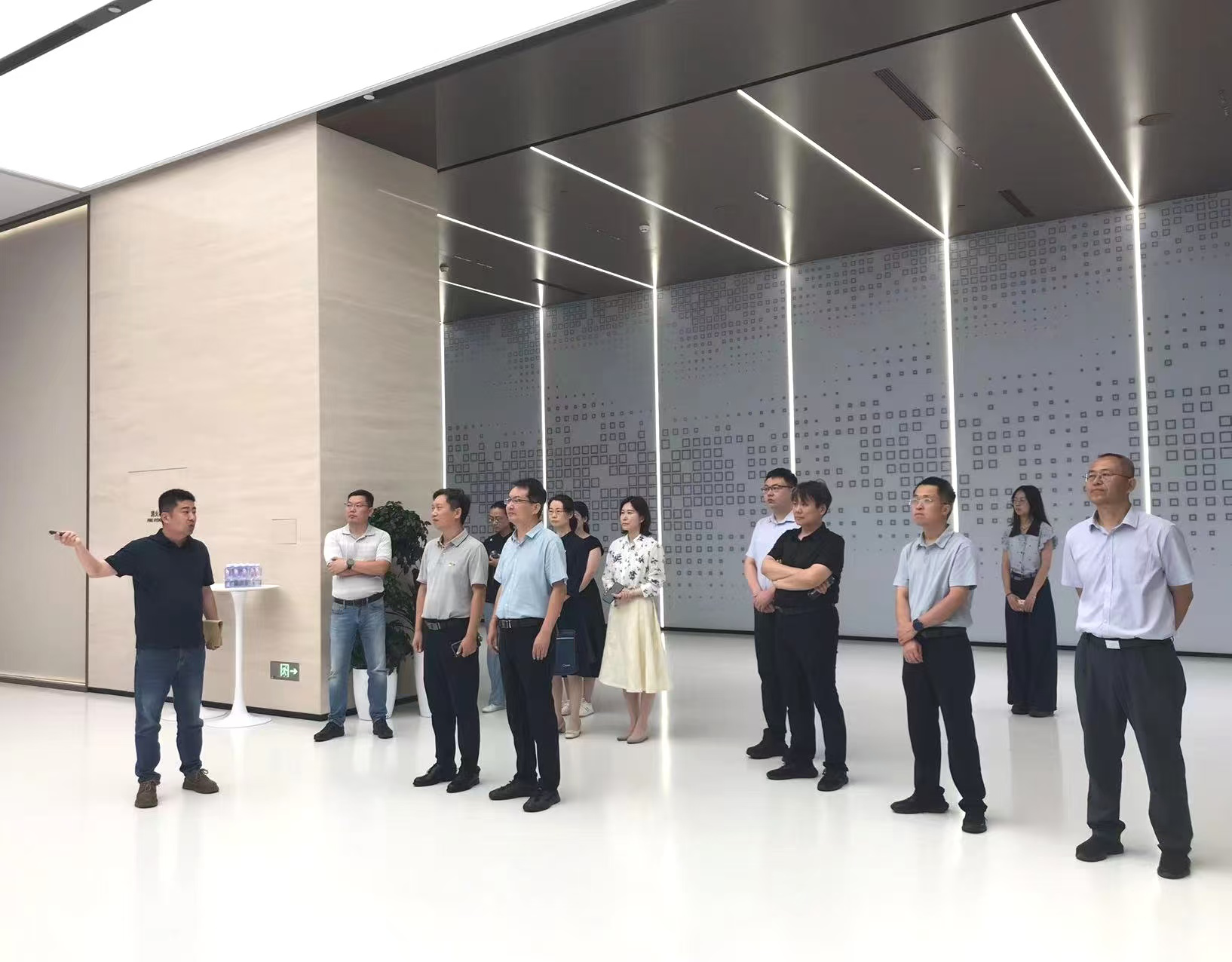 把握科技新动能 激发实干新担当——成果区域处党支部开展联合主题党日活动