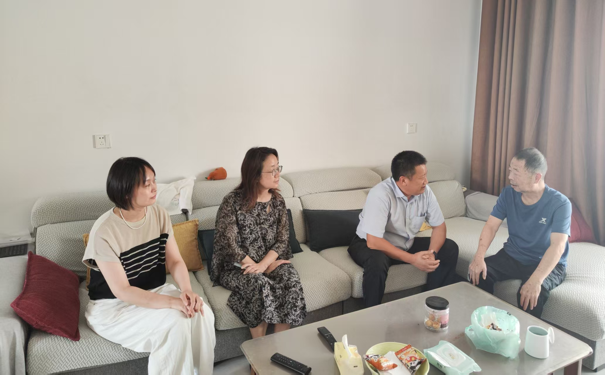 河南省农业农村科技教育中心开展迎“八一”退役军人走访慰问活动