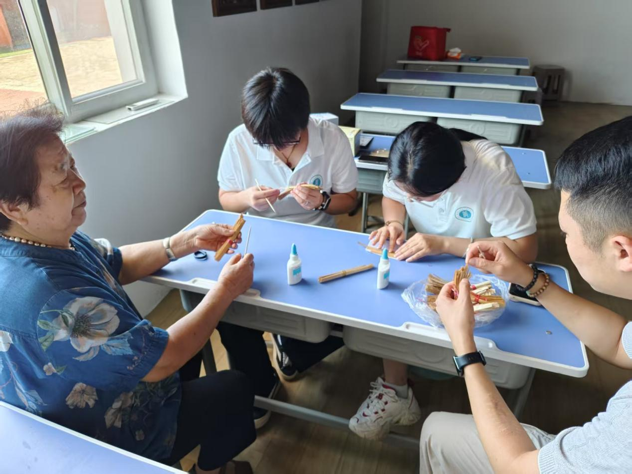 青春铸魂，麦秆织梦——郑州科技学院工商管理学院党委开展非物质文化遗产研学活动