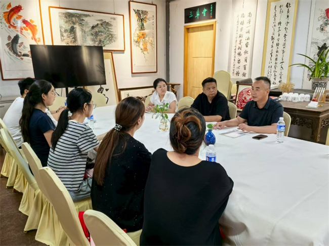 党建引领强根基，校企结对促发展——信阳职业技术学院检验技术学院教师党支部到信阳市民营企业发展交流商会访企拓岗