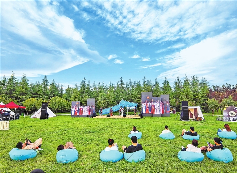 Camping economy heats up in Luoyang
