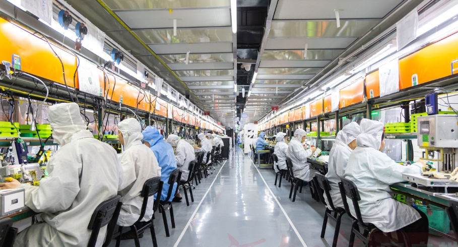 Foxconn's Zhengzhou plant ramps up overtime for iPhone 17 production