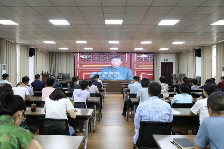 河南省种业发展中心  集中收看纪念中国人民抗日战争暨世界反法西斯战争胜利80周年大会
