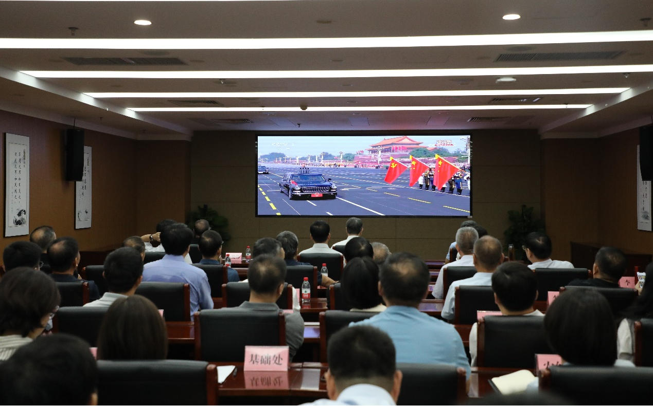 省发展改革委组织集中收听收看纪念中国人民抗日战争暨世界反法西斯战争胜利80周年大会