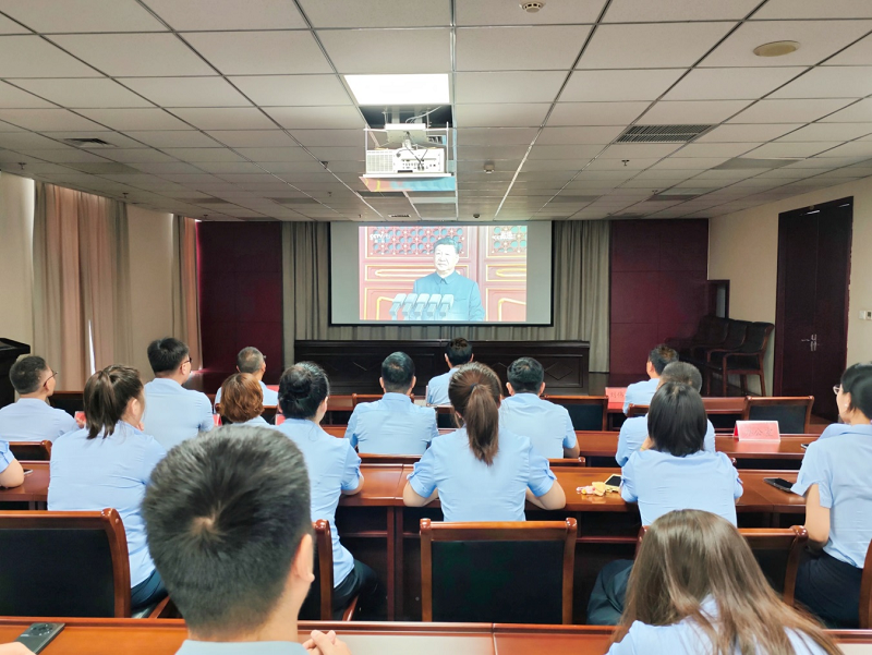 许昌市住房公积金管理中心集中观看纪念中国人民抗日战争<br>暨世界反法西斯战争胜利80周年大会