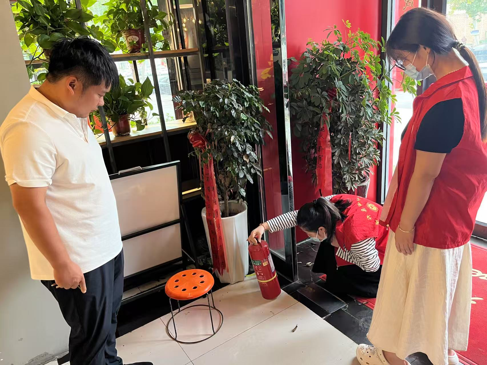 通许县审计局开展社区消防安全隐患排查志愿服务活动