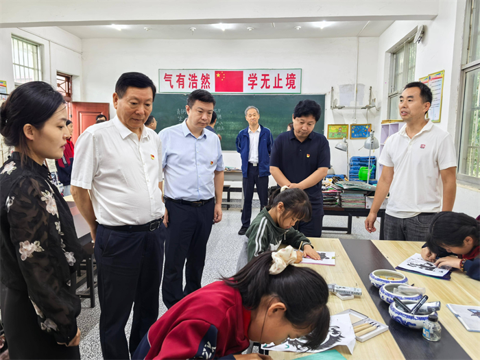 省教育厅社语处党支部、学生处党支部联合河南大学人文社科研究院党支部开展主题党日活动