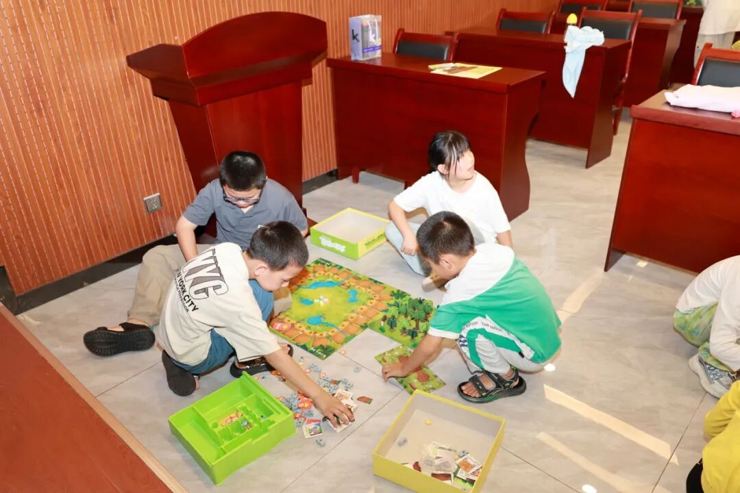 宝天曼携手青少年开启自然探索之旅