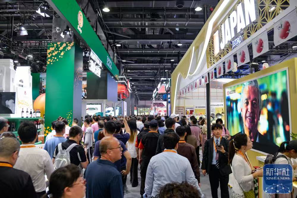 擎开放之旗 领服贸之先——从服贸会之变看中国服务业开放新标杆