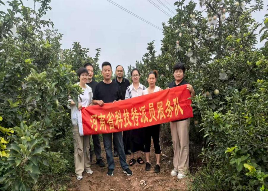 科技特派员“点对点”技术指导激活乡村特色产业新动能