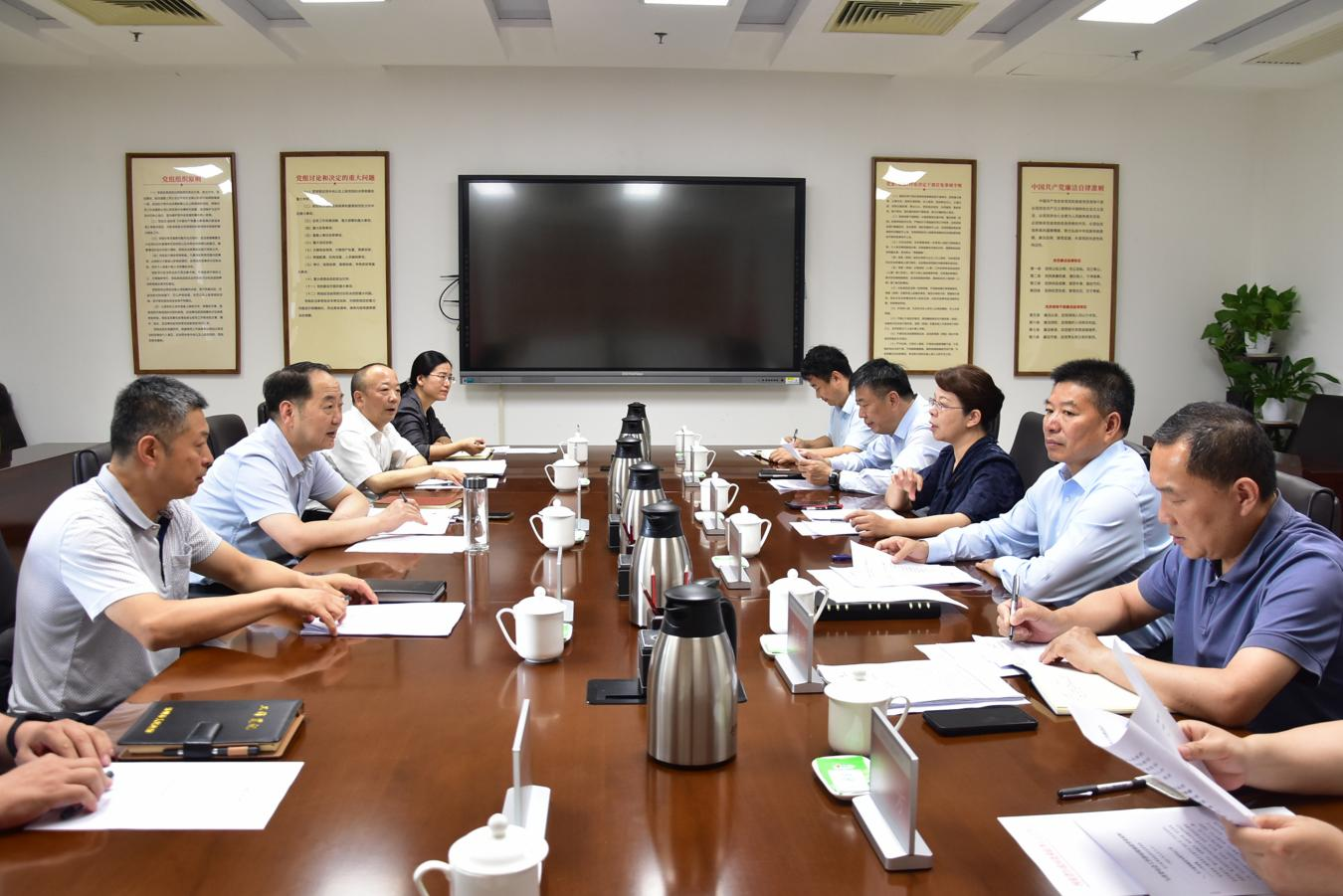 于燕与省委社会工作部部长、省委“两新”工委书记郅晓峰座谈会商