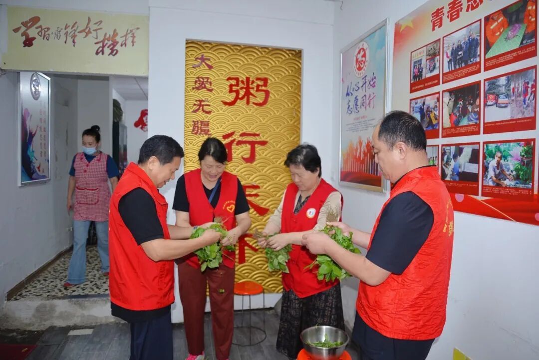 爱心早餐传温情 省生态环境厅志愿服务点亮秋日晨光_省厅动态_河南省生态环境厅