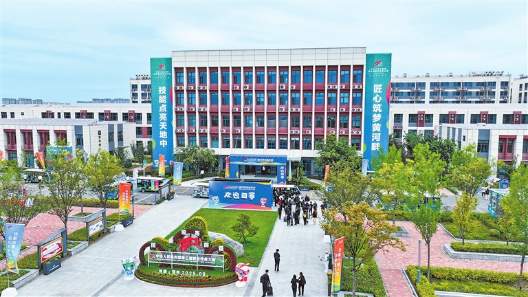 这个“村”长啥样 ——记者探访第三届全国技能大赛选手村