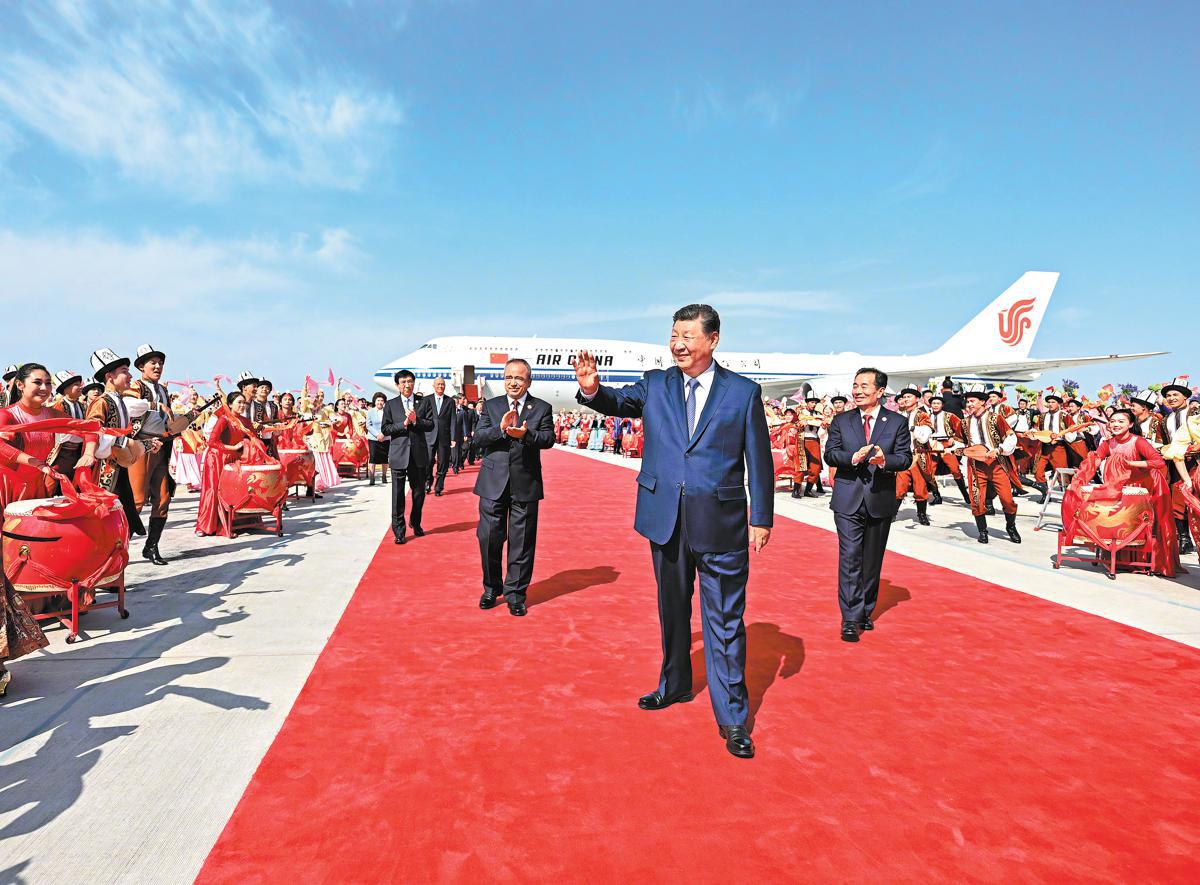 Xi: Pool efforts to build 'beautiful Xinjiang'
